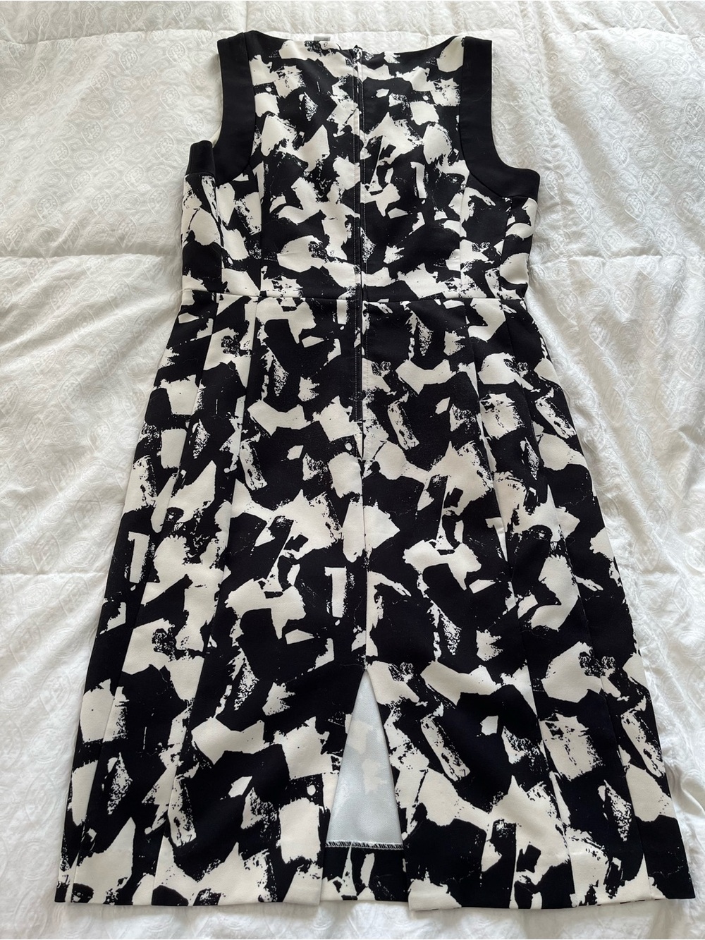Black & White Abstract Print Sleeveless Dress - Picture 9 of 11